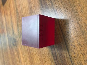 Densità rossa verniciata titanio ad alta frequenza del monocristallo dello zaffiro 3,98 G/Cm3