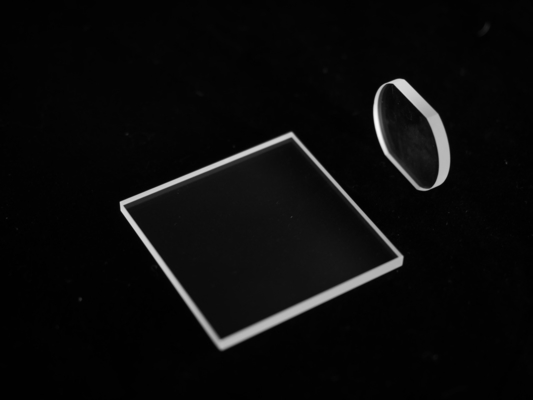 Finestra ottica al quarzo con lastra di quarzo fuso sintetico di grado GS1 Densità 2,2 g / cm3