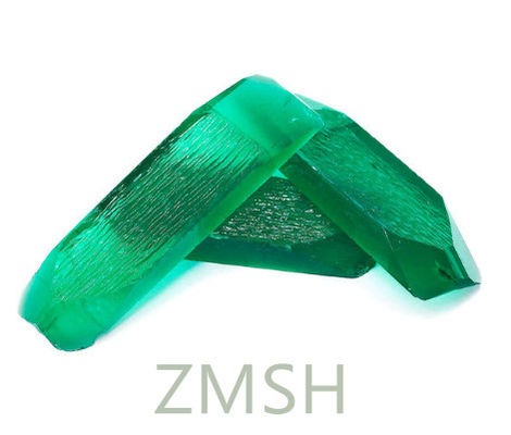Smeraldo verde zaffiro Gemma grezza realizzata in laboratorio per gioielli squisiti