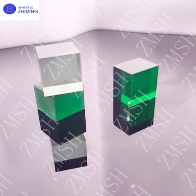 Sapphire verde: materia prima sintetica per gioielli durevoli con durezza Mohs di 9