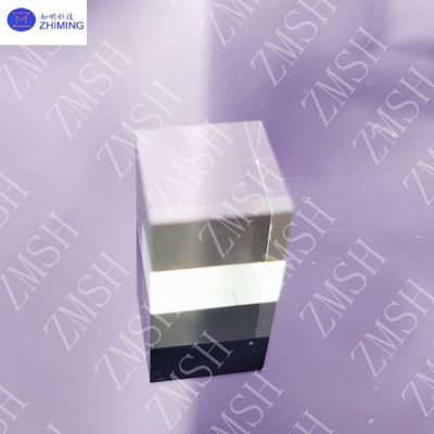 Sapphire verde: materia prima sintetica per gioielli durevoli con durezza Mohs di 9