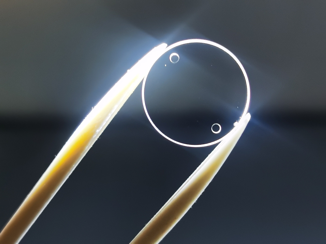 Sapphire Optical Windows Scratch Resistance lucidata rotonda con il foro