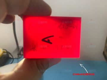 Buon prezzo Lente verniciata zaffiro verniciata titanio del monocristallo dello zaffiro di colore rosso per il dispositivo del laser in linea