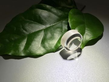 Buon prezzo vetro su ordinazione dello zaffiro di spessore di 5mm con il foro per la parte dell'Assemblea dell'attrezzatura in linea